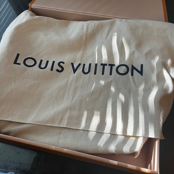 Authentic Louis Vuitton Neverfull MM (medium) - Picture 4 of 6